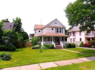125 N Grove St, Freeport, NY 11520