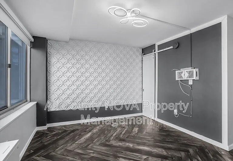 922 24th St NW #301 — Photo 29