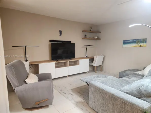 100 SE 6th Ave APT 107, Pompano Beach, FL 33060