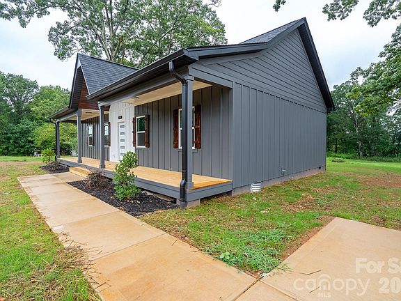 4th image of 3916 E Maiden Rd