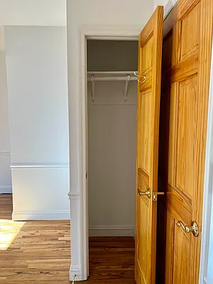 Rented by LDMI Realty Group LLC | media 9