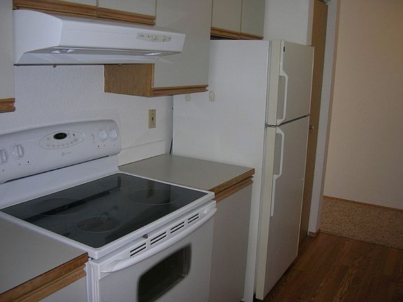 Kitchen - all appliances stay!