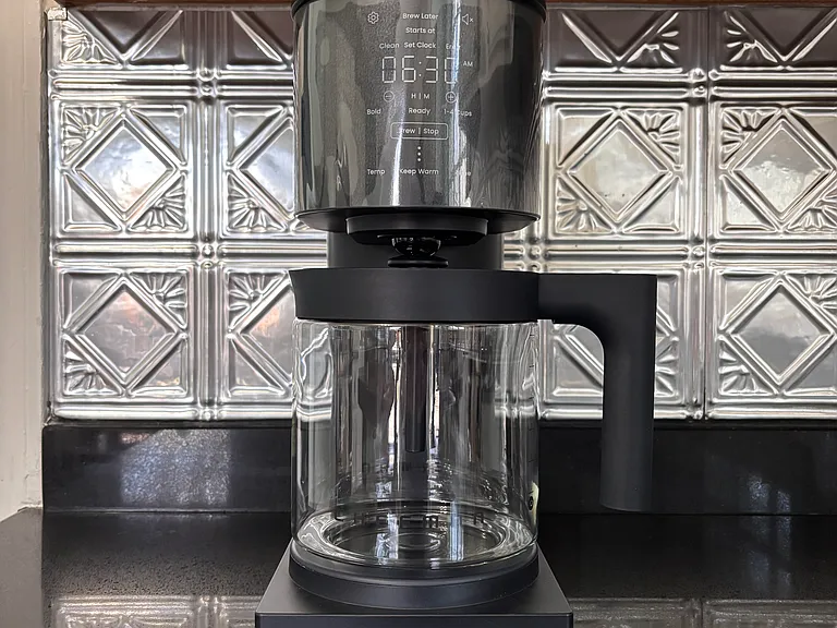 Automatic drip coffee maker
