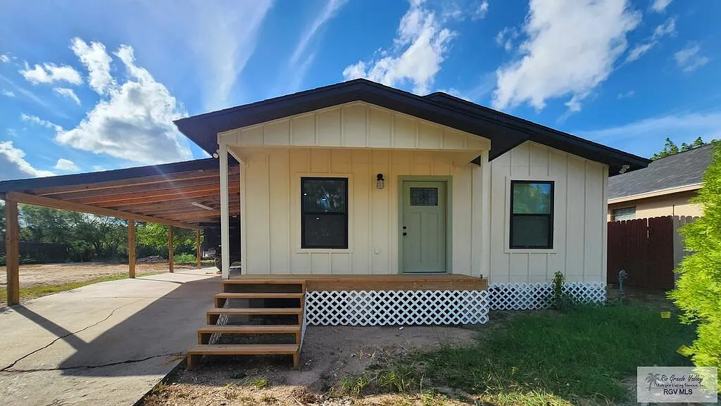 3 bed, 2.0 bath, 1200 sqft, $1,750 — Photo 1