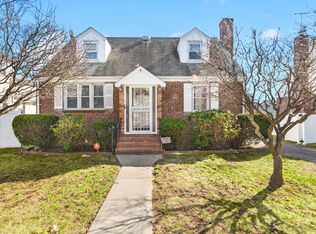 25746 148th Ave, Rosedale, NY 11422