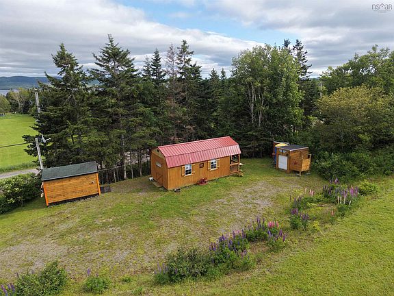 5th image of 3890 Hillside Boularderie Rd