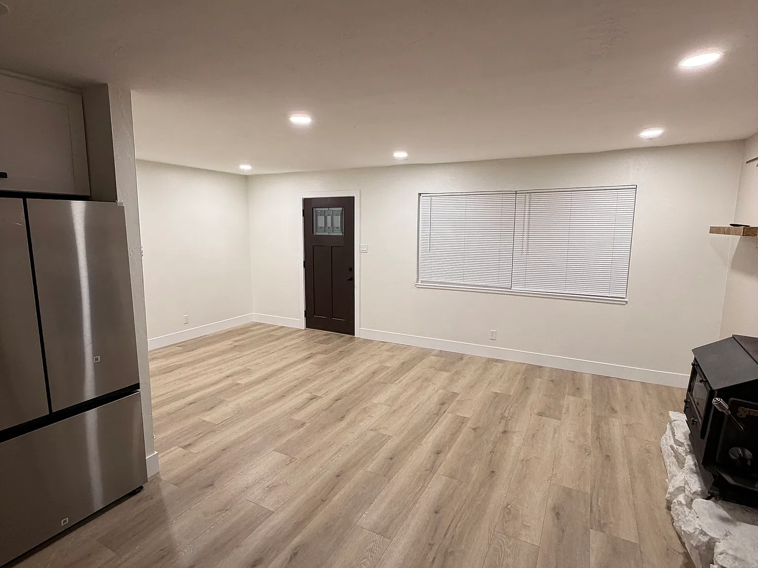 3 bed, 1128 sqft, $3,850 — Photo 3