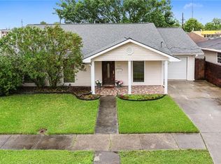 42 Azalea Dr, Gretna, LA 70053