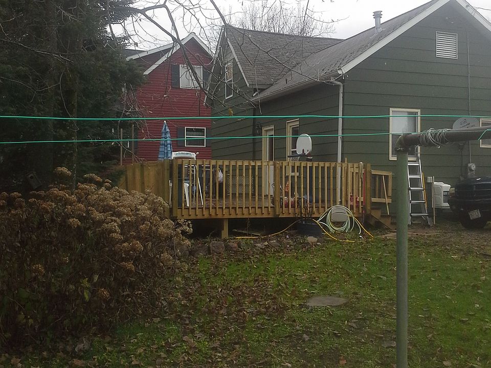 deck on the back of house