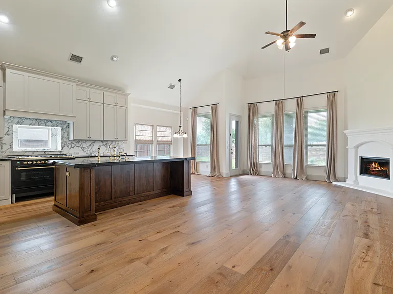 1040 Edgefield Ln — Photo 5