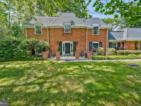 5 River Knoll Dr, Titusville, NJ 08560