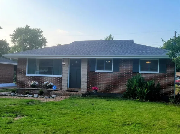 1221 Senate Dr, Saint Louis, MO 63138