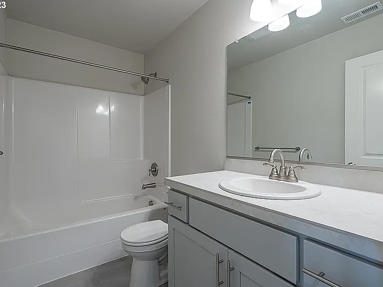 1436 N Steiwer Ln — Photo 10
