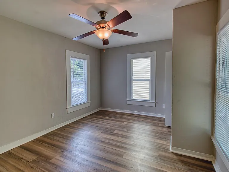 3201 Adelia St — Photo 12
