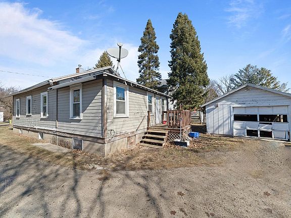 4th image of 930 East Wisconsin STREET