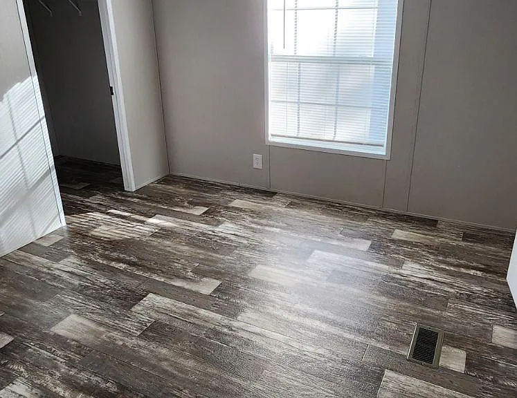 Main bedroom (cont'd).