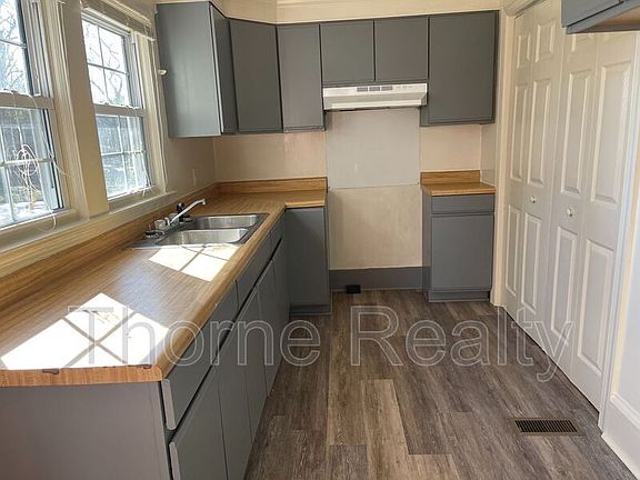 3rd image of 324 Trevathan St