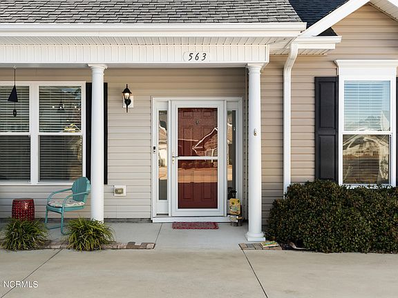 3rd image of 563 Stonehaven Court