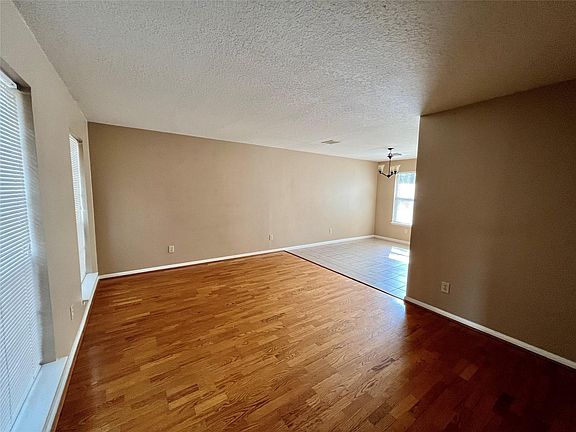 5th image of 22910 Rainbow Bend Ln