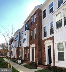81 Jockey Dr, La Plata, MD, 20646