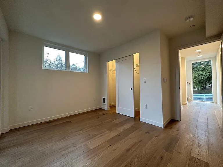 2436 Dexter Ave N — Photo 3