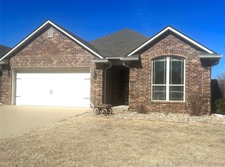 801 Cedar Ridge Dr, McAlester, OK 74501