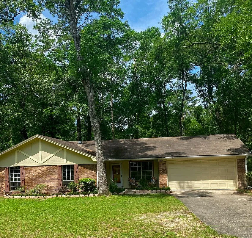 3 bed, 2.0 bath, 1172 sqft, $1,600 — Photo 1