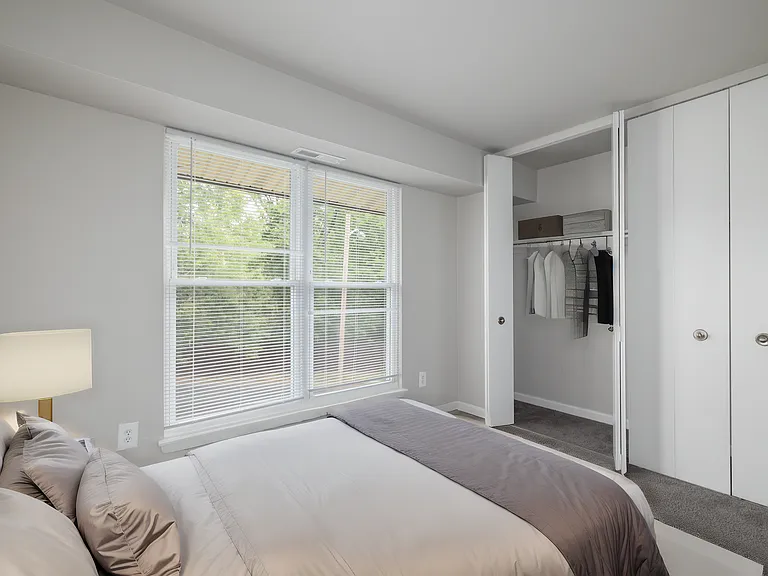 Edgewater Manor — Photo 14