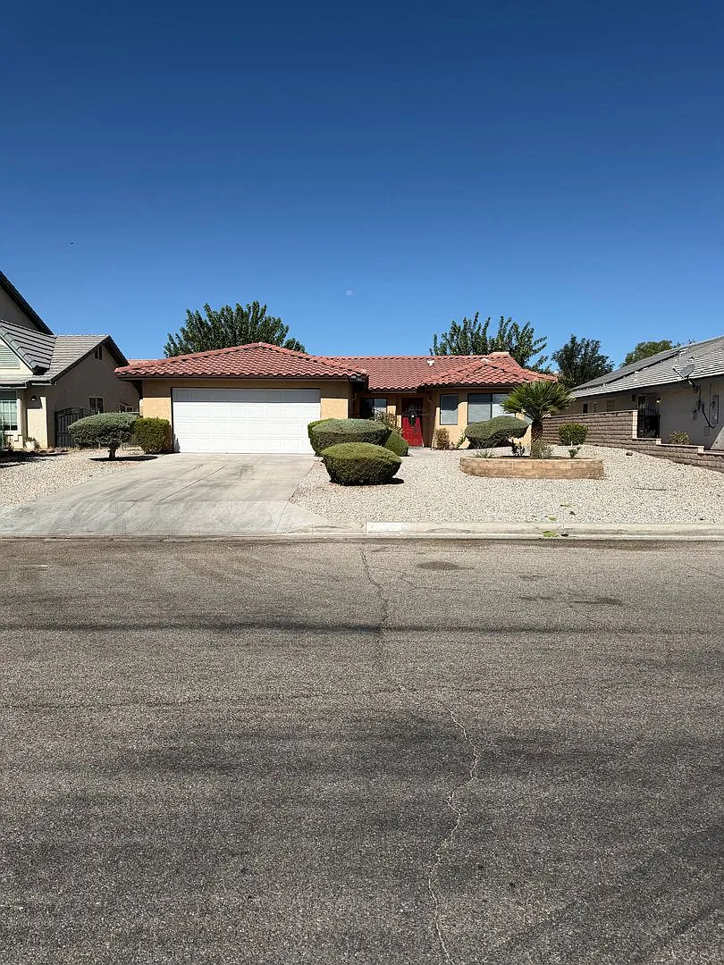 3 Bedroom in the community of Silver Lakes — Photo 1