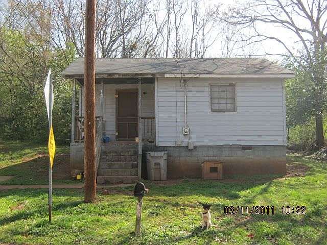 102 Banks St.