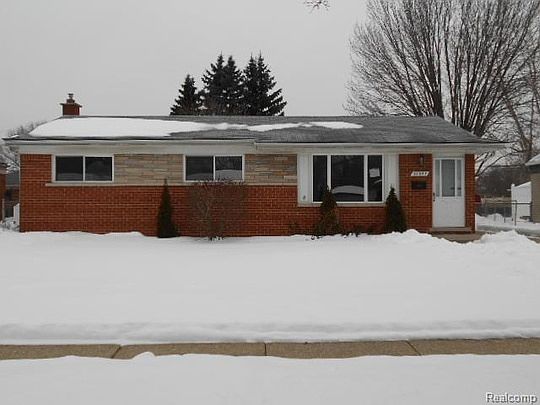 1st image of 27347 Crestwood Dr