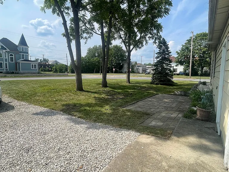 373 W Church St — Photo 15