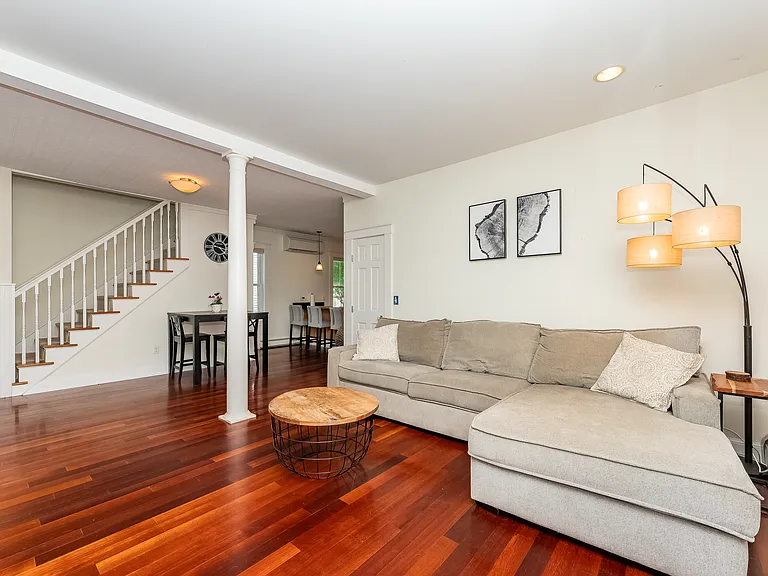 301 Richards Ave — Photo 6