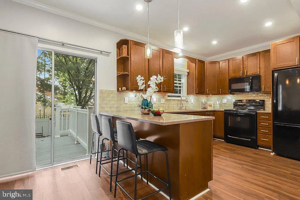 3 bed, 2.5 bath, 1980 sqft, $2,875 — Photo 4
