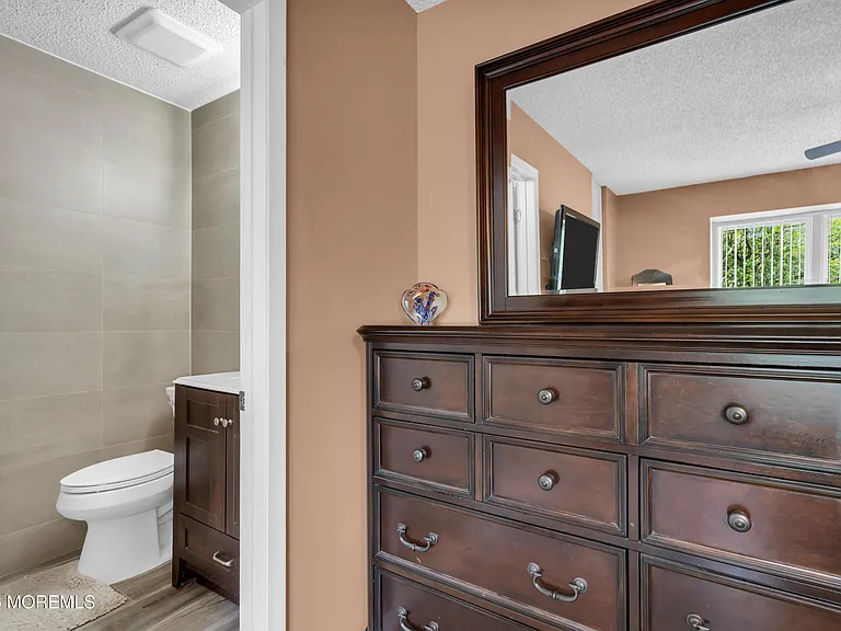 492 Bayberry Ct — Photo 32