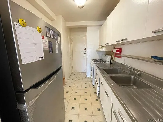 2 bed, 2.0 bath, 975 sqft, $2,500 — Photo 4