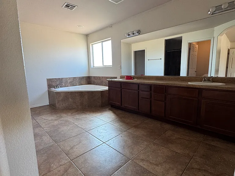 5152 Comanche Trl — Photo 11