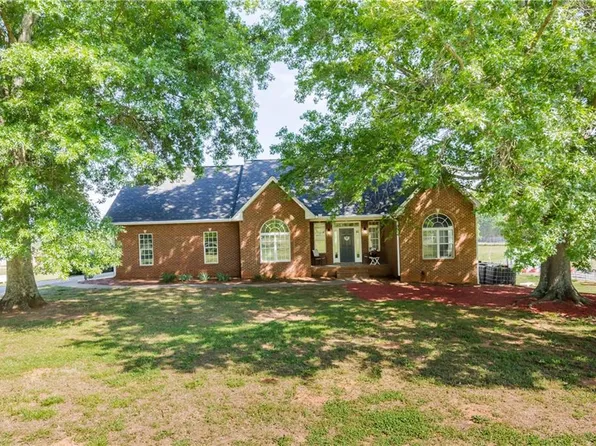 75 W Ridgeway Rd, Maysville, GA 30558