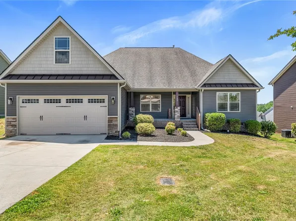 122 Corinth Dr, Piedmont, SC 29673