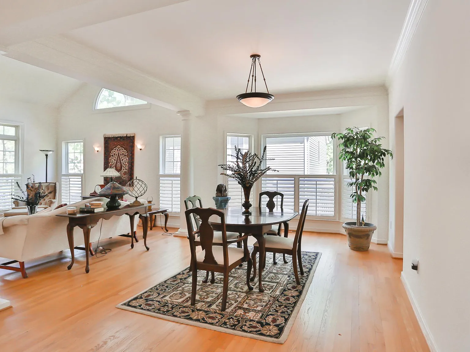 4 bed, 3.5 bath, 2692 sqft, $3,850 — Photo 4