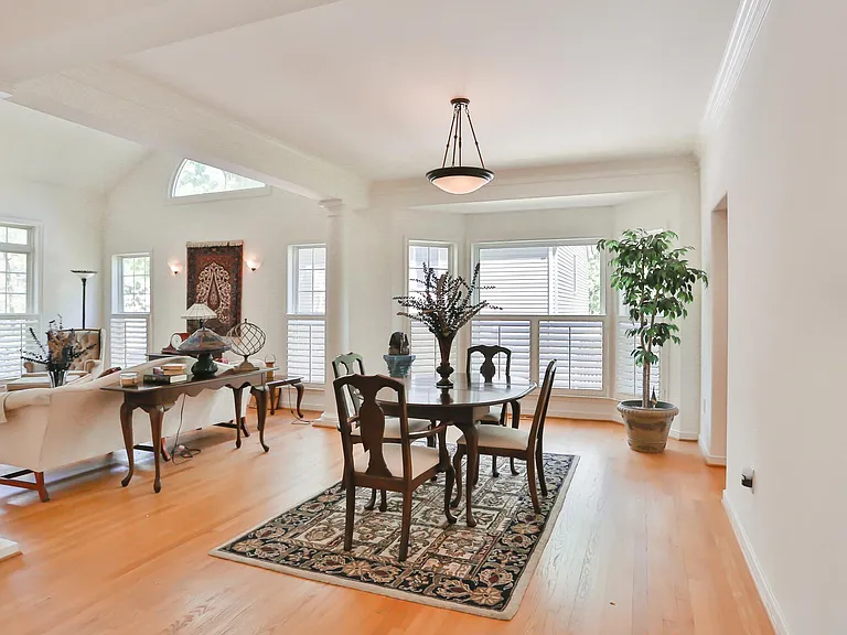 15979 Cove Ln — Photo 4