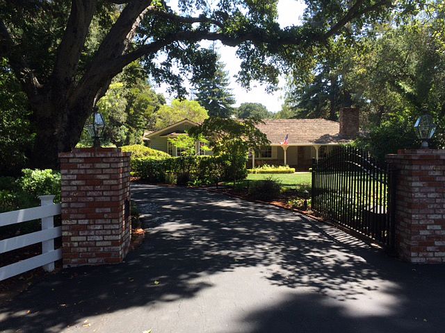 1st image of 910 Menlo Oaks Dr
