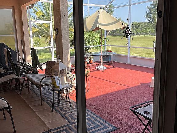 Lanai/i bird cage