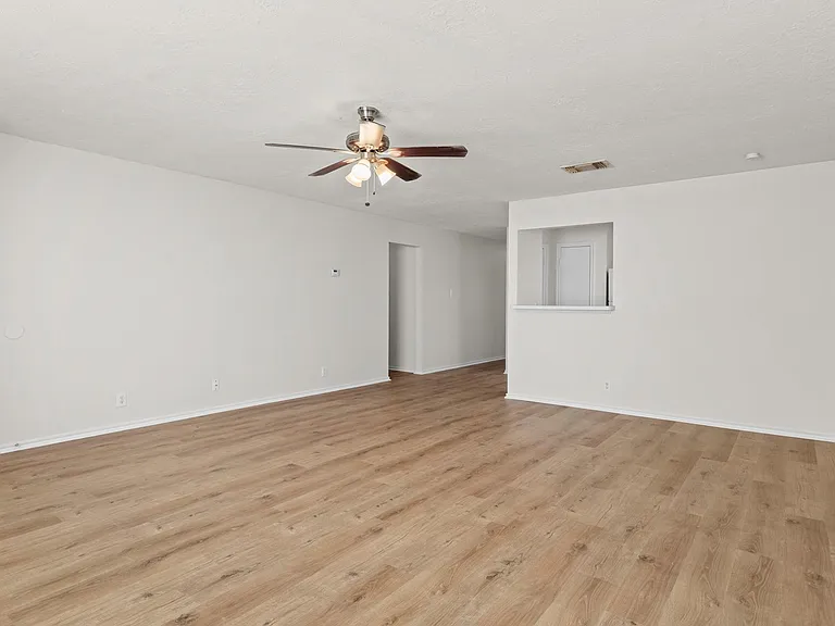 9575 Celine Dr — Photo 4