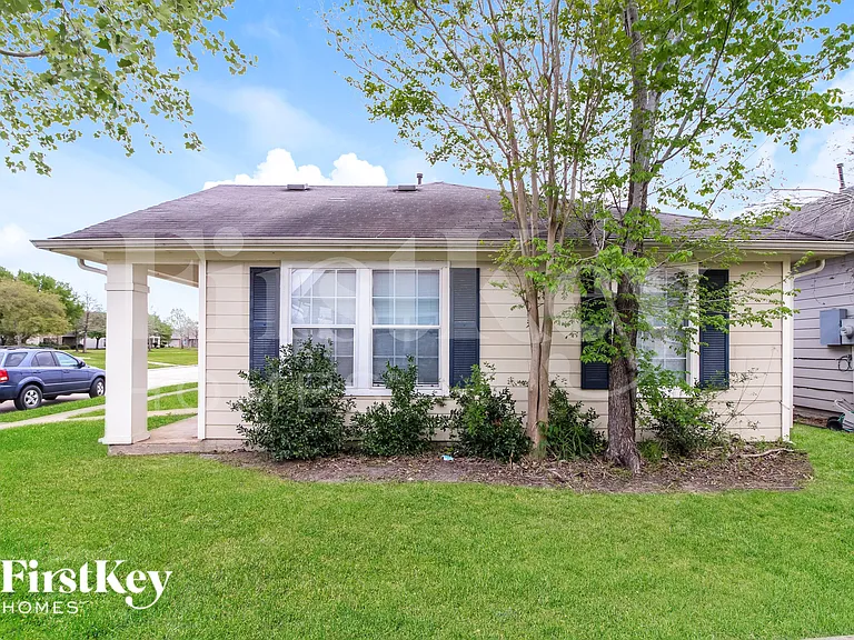 1661 Nichole Woods Dr — Photo 1