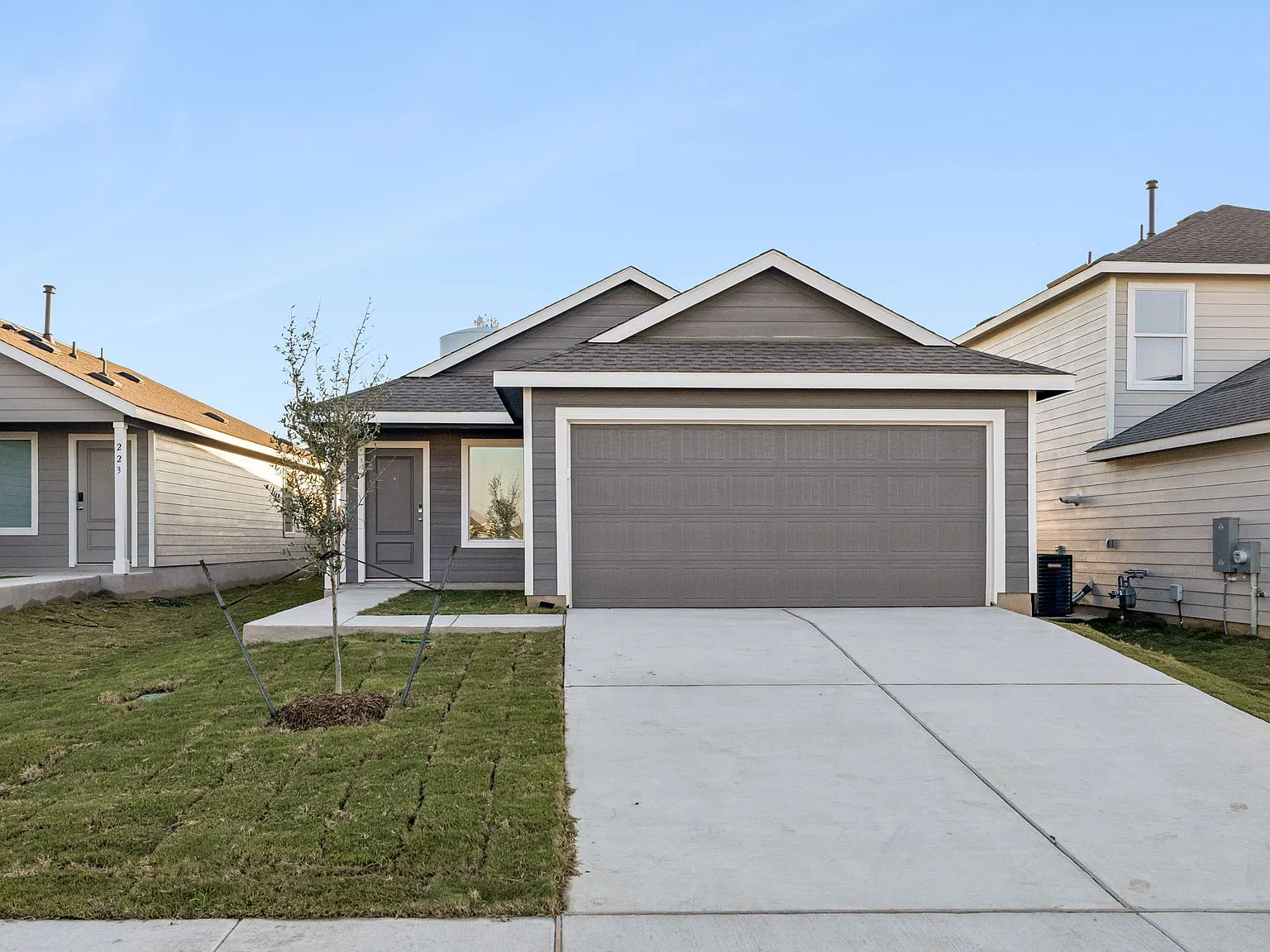 4 bed, 1600 sqft, $1,850 — Photo 1