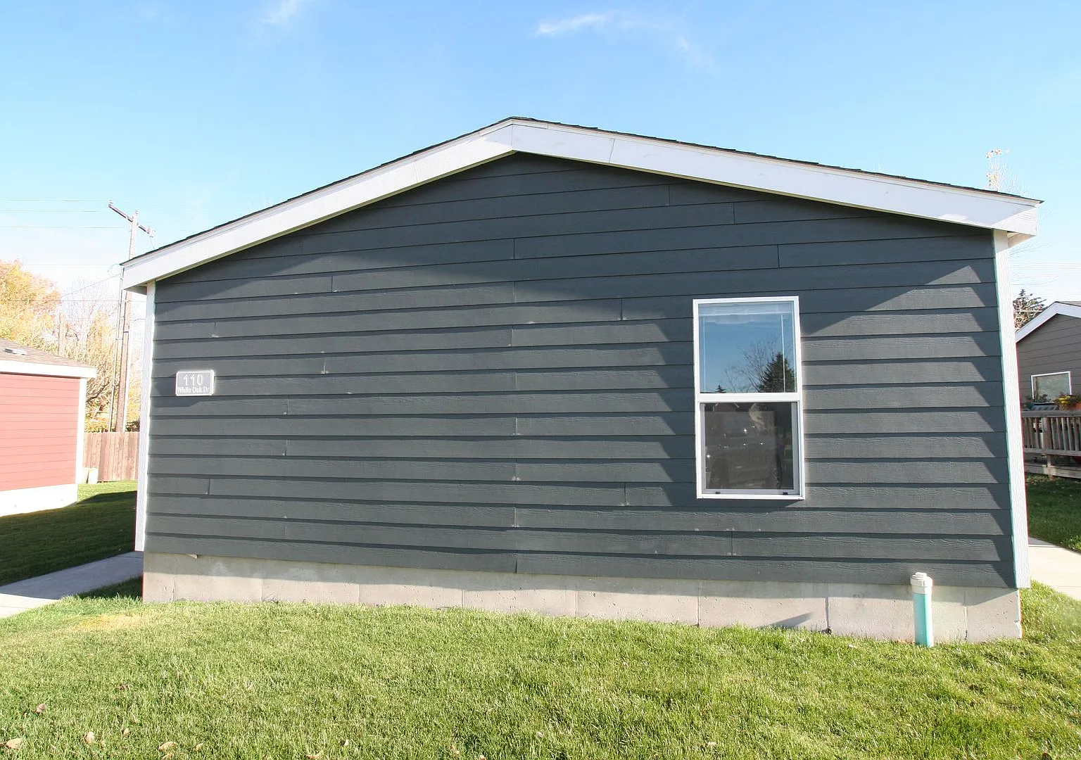 Manufactured home behind the mall — Photo 1