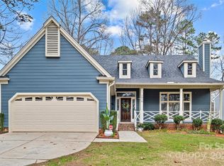 2010 Tanfield Dr, Matthews, NC 28105