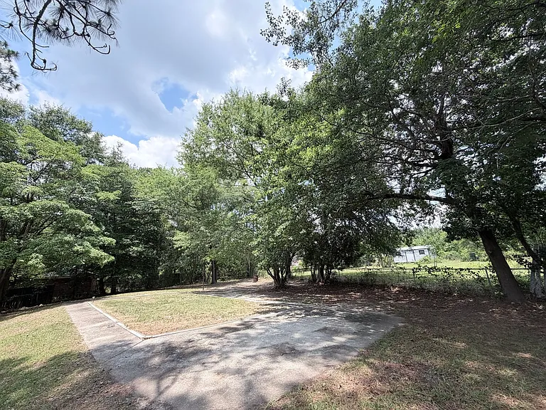 2105 Hobson Ct — Photo 26