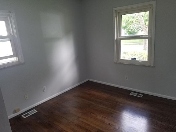 3rd image of 8616 E 96th Ter